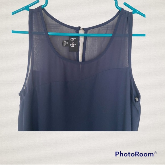 NWOT By and by juniors women’s chiffon navy dressy angled tank top size M - Picture 3 of 3